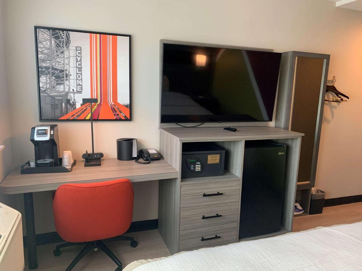 Best Western Plus Brooklyn-Prospect Park New York Bagian luar foto